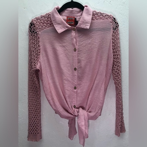 Simon Chang Tops - Simon Chang the collection pink button up crochet shirt